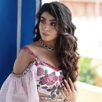 Twinkle Arora Biography